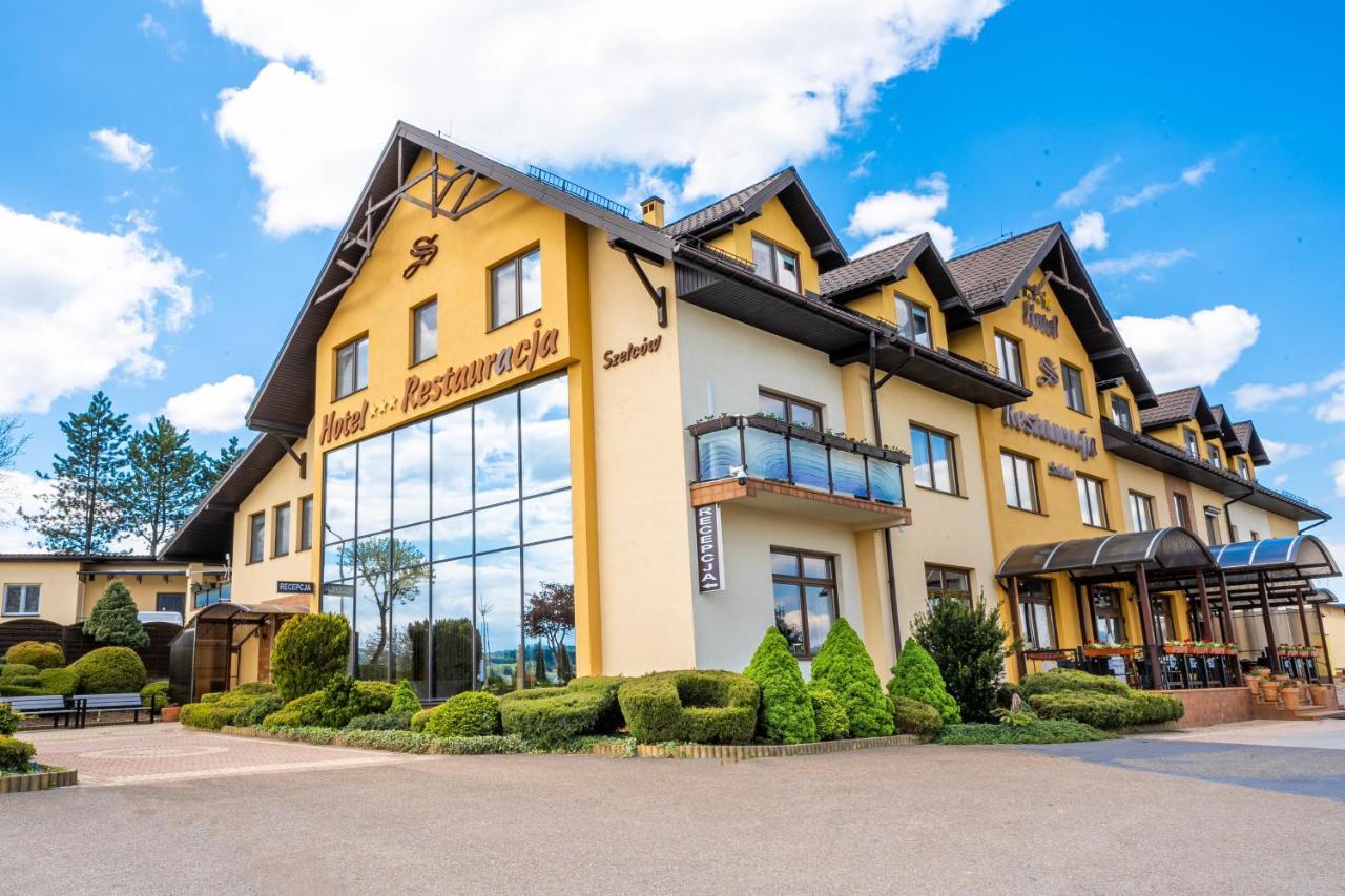 Hotel Szelcow Lesko Exterior photo