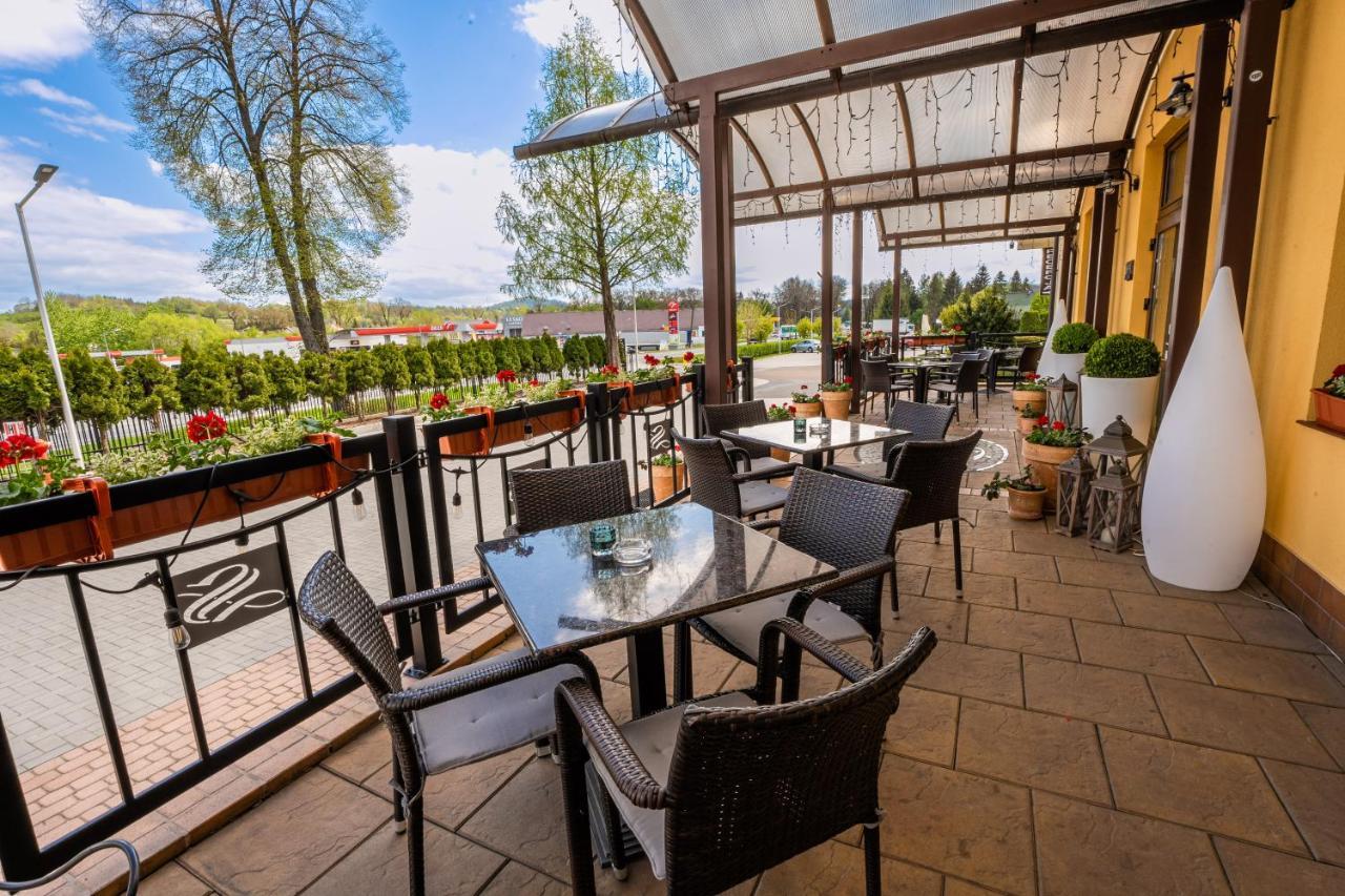 Hotel Szelcow Lesko Exterior photo