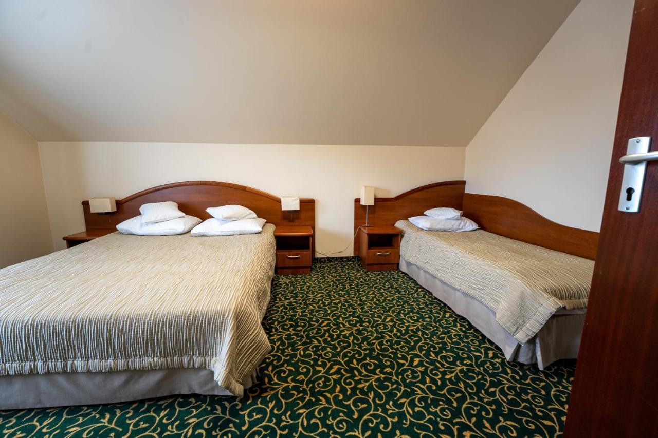 Hotel Szelcow Lesko Exterior photo